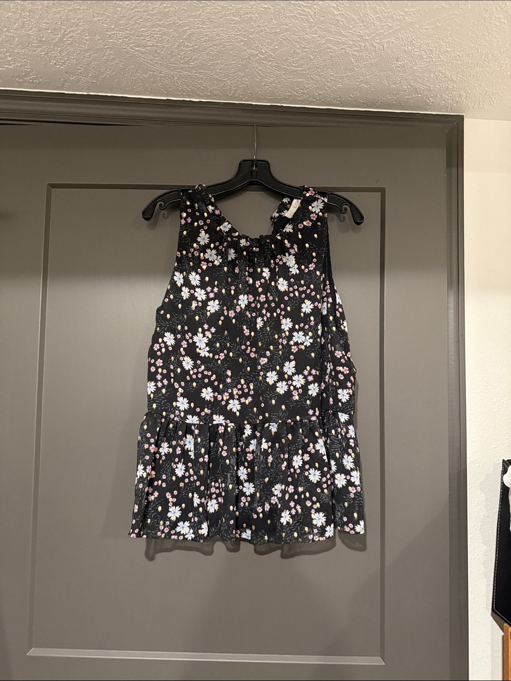 LOFT Black Floral Ruffle-Hem Tank Top